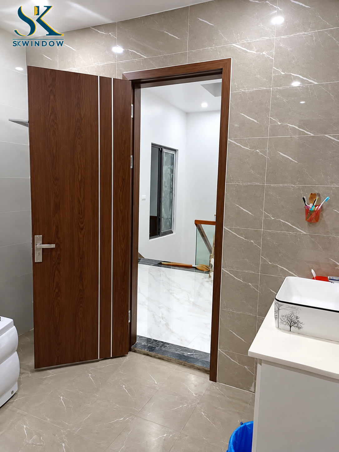 cửa nhựa composite nhà vệ sinh