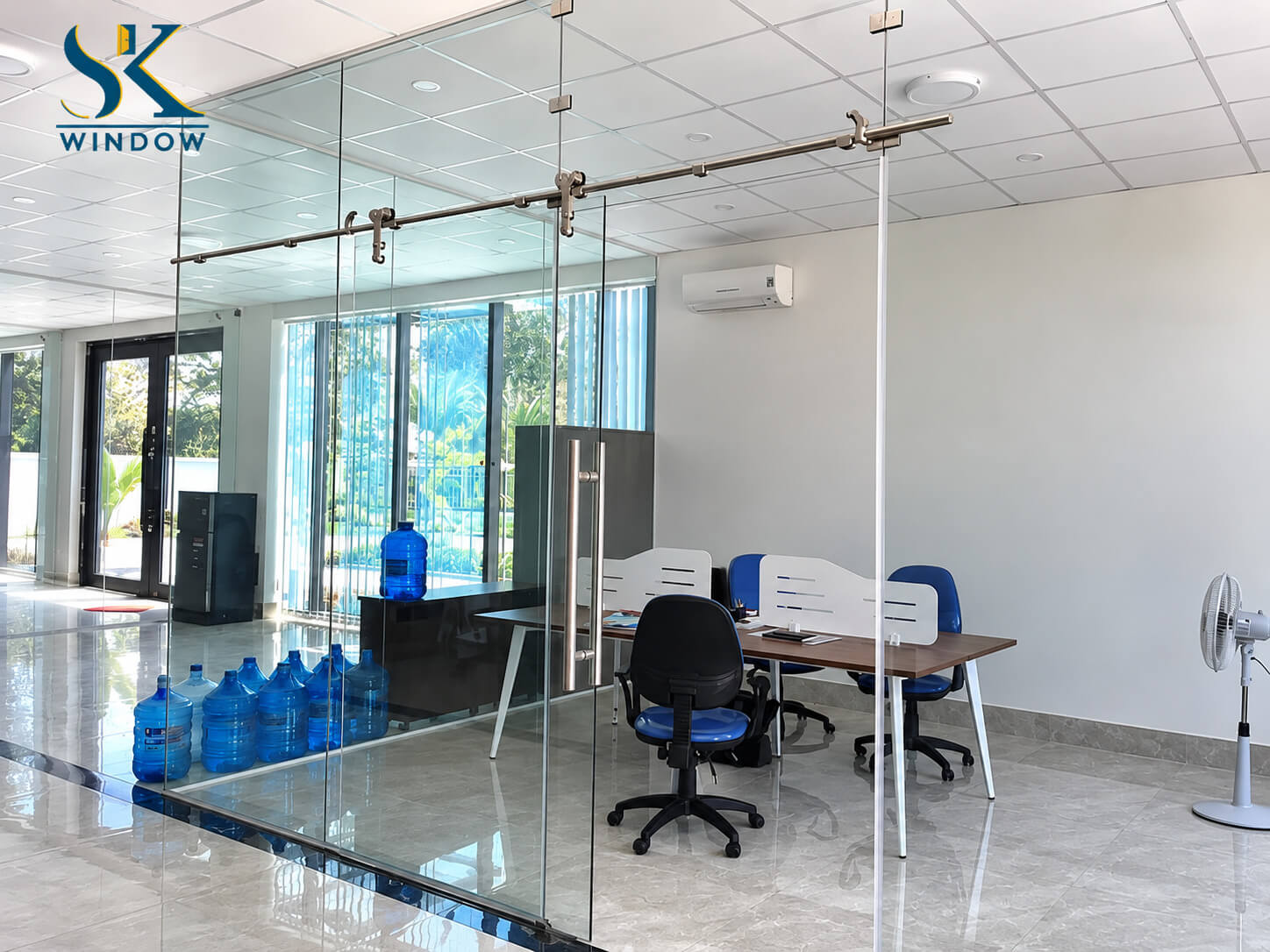 Cửa kính cường lực văn phòng tại TPHCM
