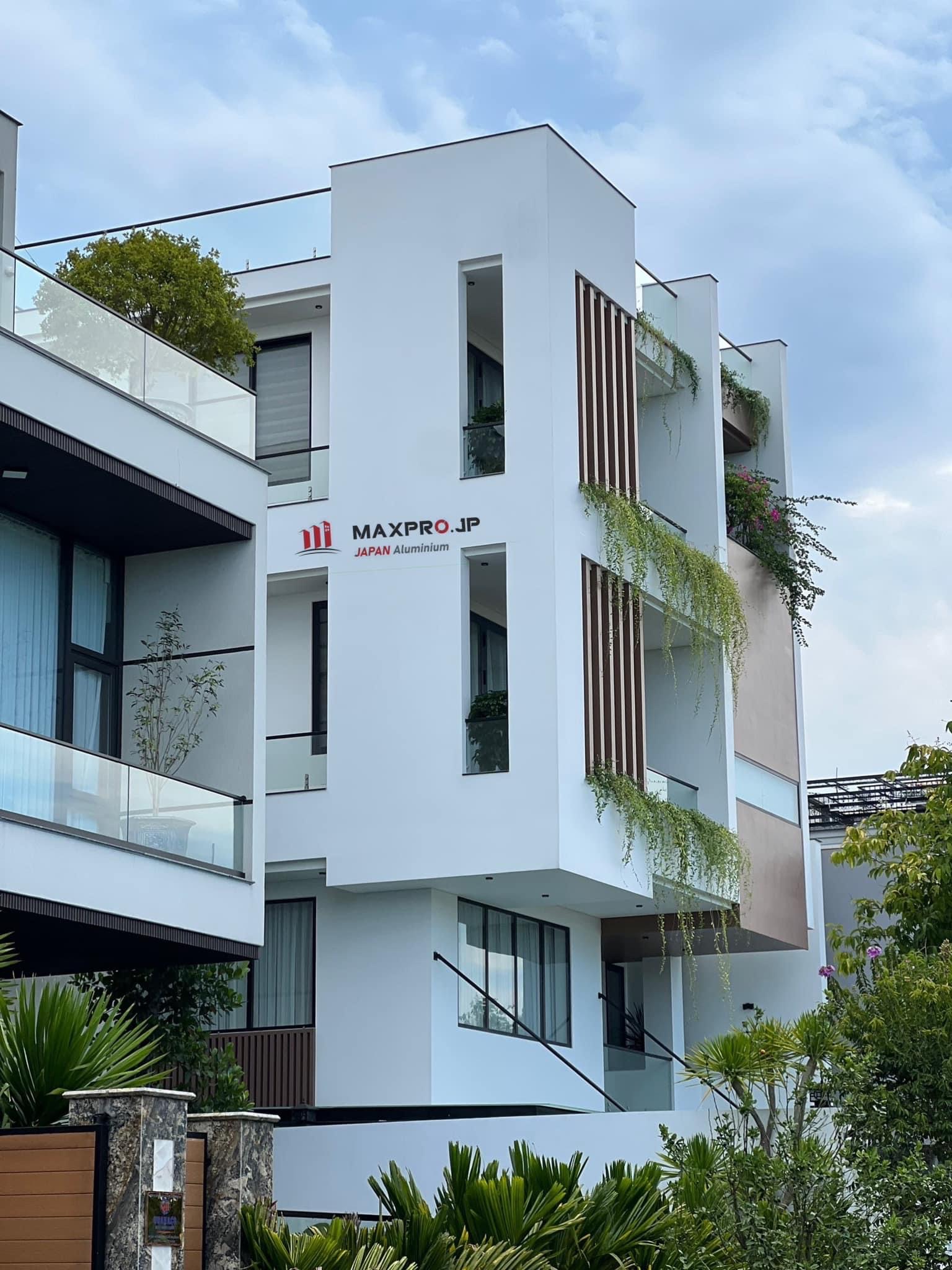 Lan can kính nhôm Maxpro không trụ